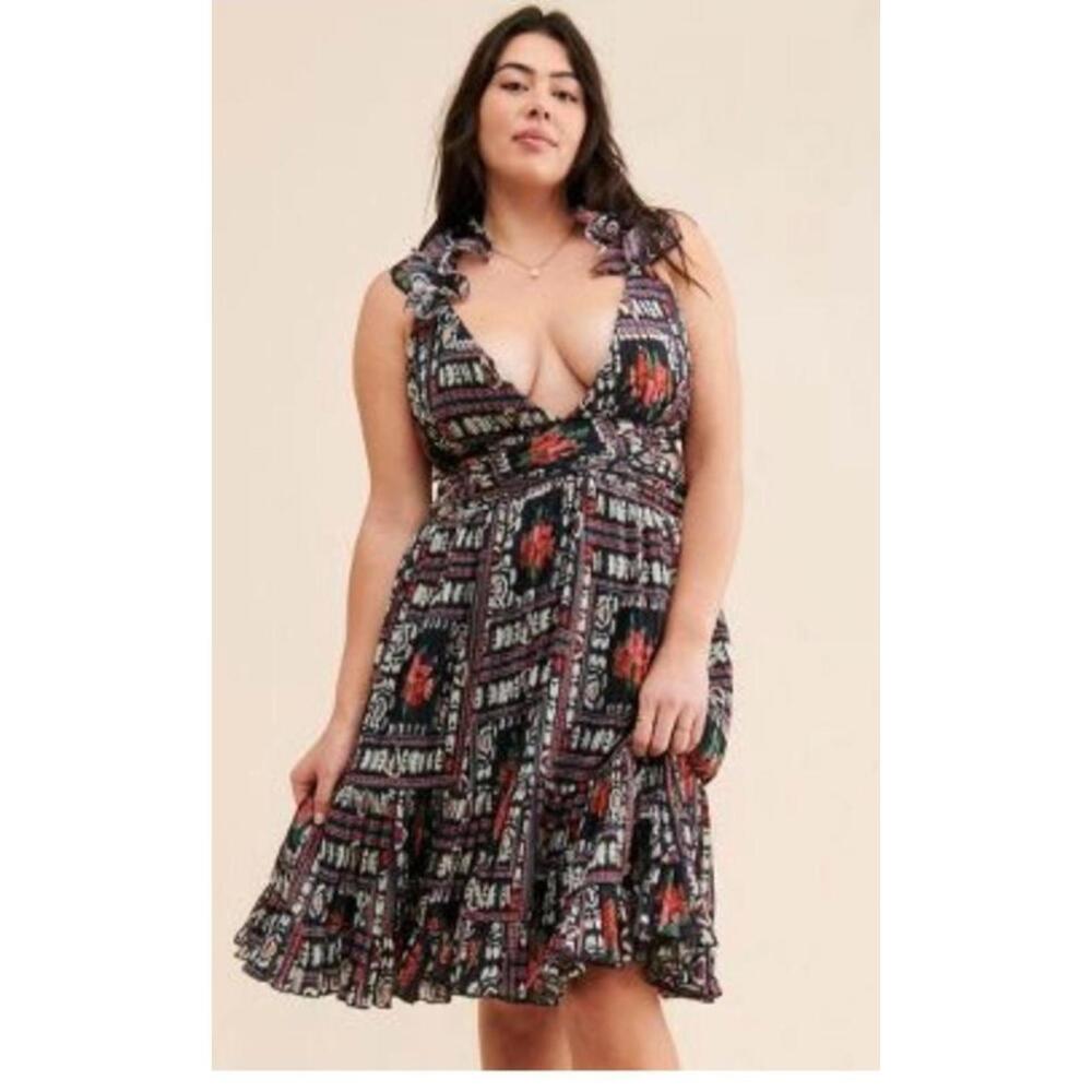 $ 234 Let Me Be Ruffle Tie Back Chiffon Dress Anthropology dress  Size S # 1252